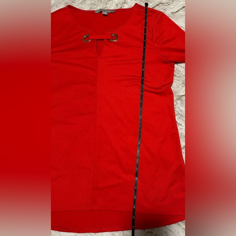 Valerie Stevens Red Top with Gold Tone Hardware V Neck Long Sleeve Blouse - Picture 5 of 10